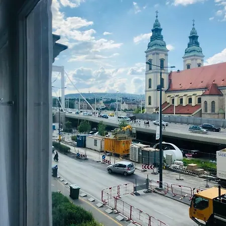 Dream In The Walking Street Budapeszt