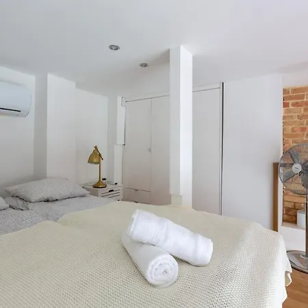 Apartment Dream In The Walking Street